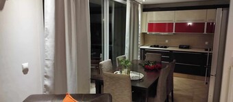 3-bedroom apartment in wonderful Stavroupoli with AC