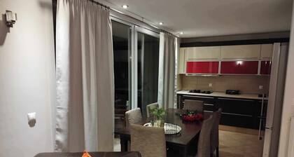 3-bedroom apartment in wonderful Stavroupoli with AC