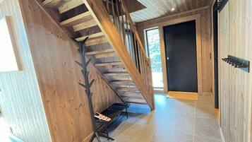Loft, 5 Bedrooms, Balcony, Lake View | Interior