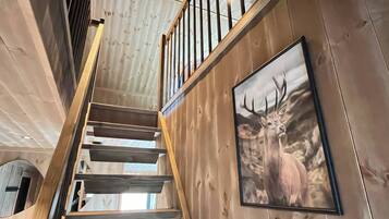 Loft, 5 Bedrooms, Balcony, Lake View | Interior