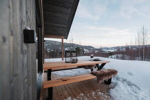 Loft, 5 Bedrooms, Balcony, Lake View | Outdoor dining