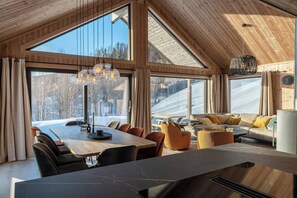 Loft, 5 Bedrooms, Balcony, Lake View | Interior