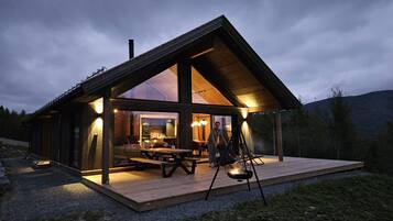 Loft, 5 Bedrooms, Balcony, Lake View | Exterior