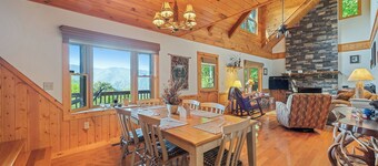 Private 2 Bd 2 Ba Cabin Views, Hot Tub, Near Parkway, King Master