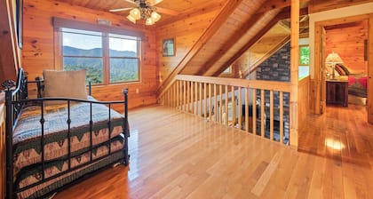 Private 2 Bd 2 Ba Cabin Views, Hot Tub, Near Parkway, King Master