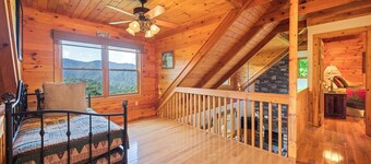 Private 2 Bd 2 Ba Cabin Views, Hot Tub, Near Parkway, King Master