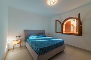 1 slaapkamer, een strijkplank/strijkijzer, wifi, beddengoed