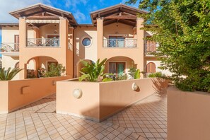 Exterior - Apartment 'Finestra sul Parco' with Private Terrace, Wi-Fi and Air Conditioning (Olbia)