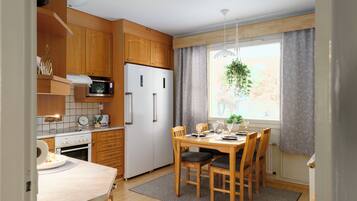 Apartemen Standar, balkon, pemandangan halaman | Dapur pribadi | Lemari es besar, microwave, oven, dan kompor