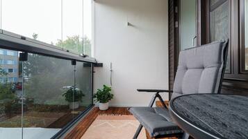 Standard-huoneisto, parveke, näköala pihalle | Parveke