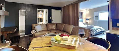 1 bedroom, Internet, bed sheets, wheelchair access