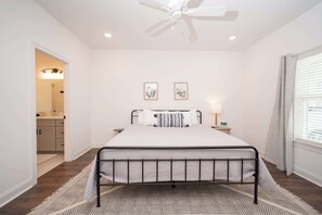 3 chambres, fer et planche à repasser, Wi-Fi, draps fournis