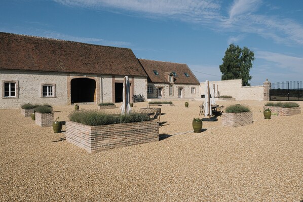 Exterior - Gîte de la Hallière - Creamery and sheepfold (Digny)
