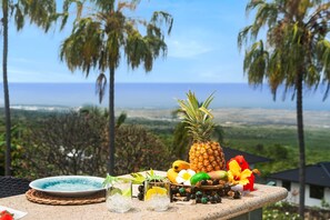 Outdoor dining - Great Ocean Views Private Pool Wifi Expanded Lanai! (Kailua-Kona)