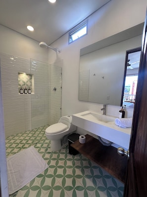 Comfort Triple Room, Mountain View | Bathroom