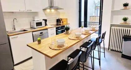 Plein centre 8pers 4ch 2sdb, Terrasse, billard