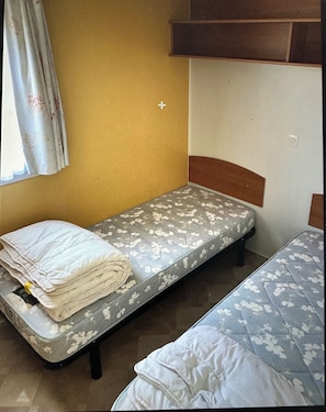 2 bedrooms, bed sheets