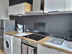 Fridge, cookware/dishes/utensils