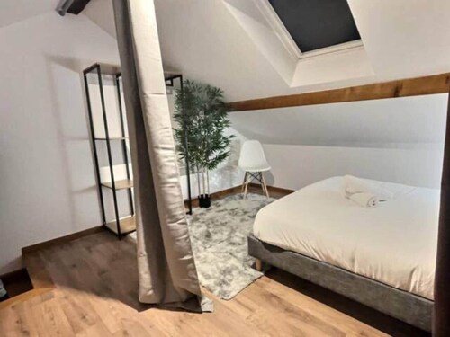 Oyon Duplex: Vaste Duplex 6p, calme, gare,