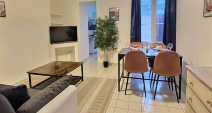 Oyon Patio* T3 * 4pers * Gare * Cour privée