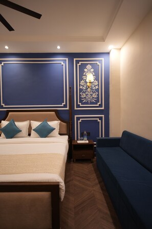 Habitación doble estándar | Baño | Amenidades de baño gratuitas, toallas, jabón, shampoo 