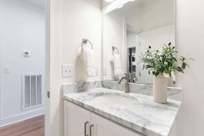 Douche, sèche-cheveux