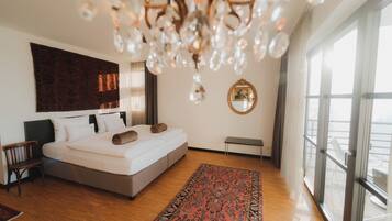 In-room safe, laptop workspace, soundproofing, free WiFi