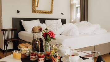 Tägliches großes Frühstück (25 EUR pro Person)