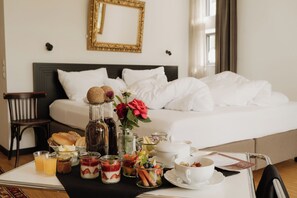 Petit déjeuner complet (25 EUR par personne)