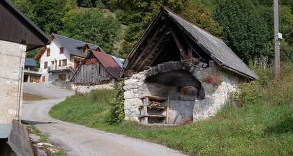 Cottage "La Ferme de l’Ours" with Mountain View, Private Terrace and Wi-Fi