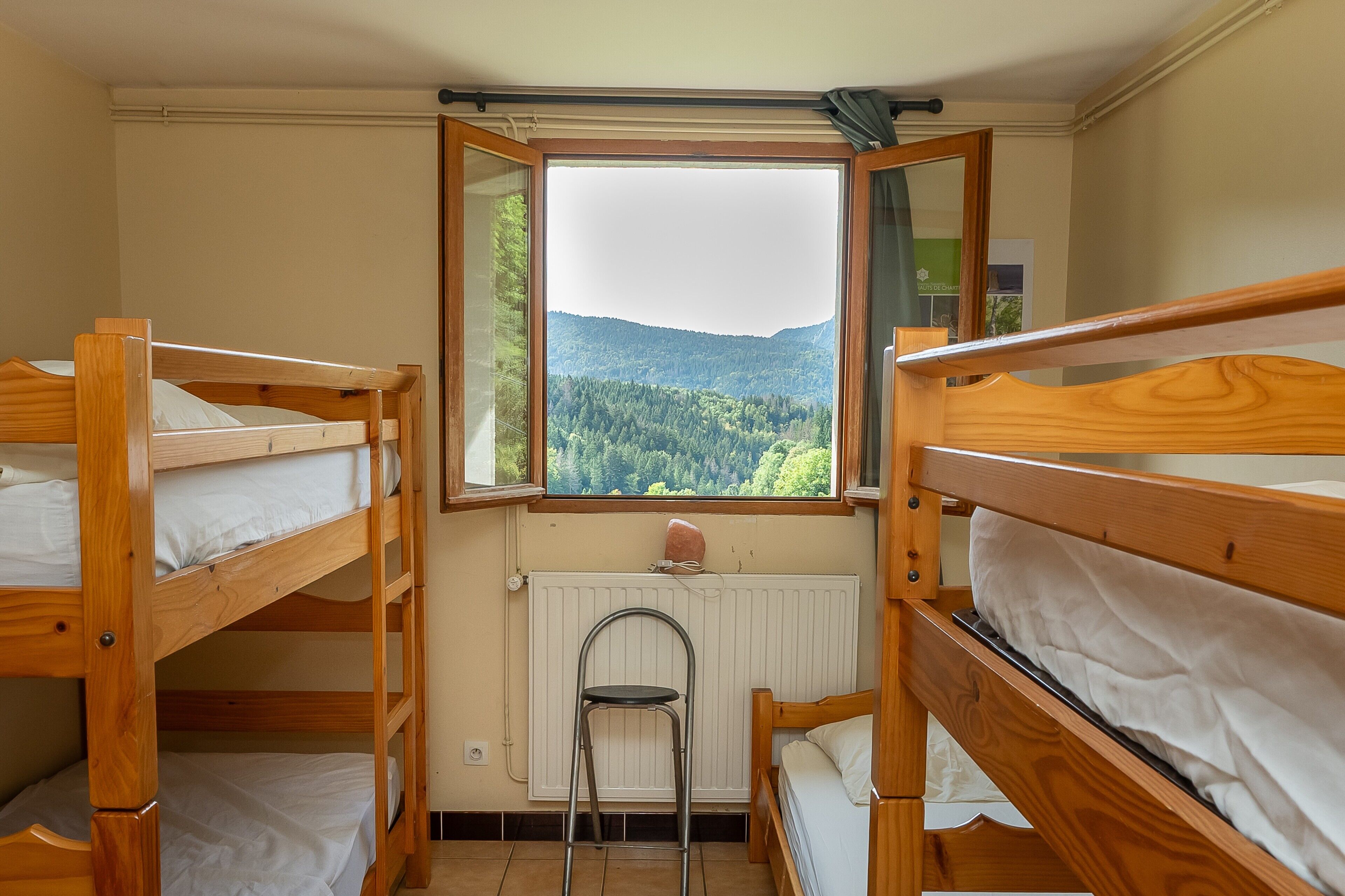 5 bedrooms, WiFi, bed sheets