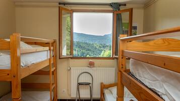 5 bedrooms, WiFi, bed sheets