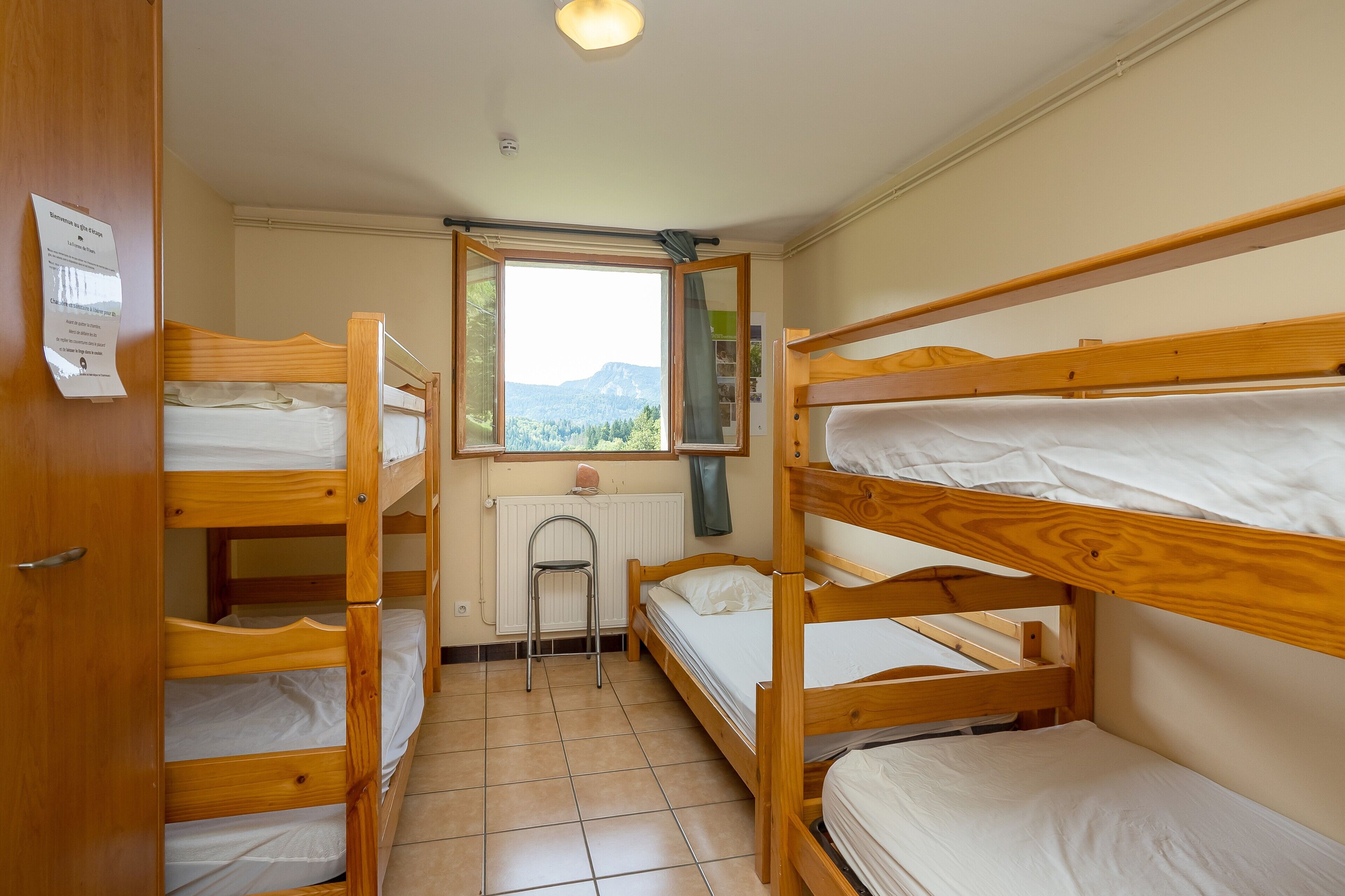 5 bedrooms, WiFi, bed sheets