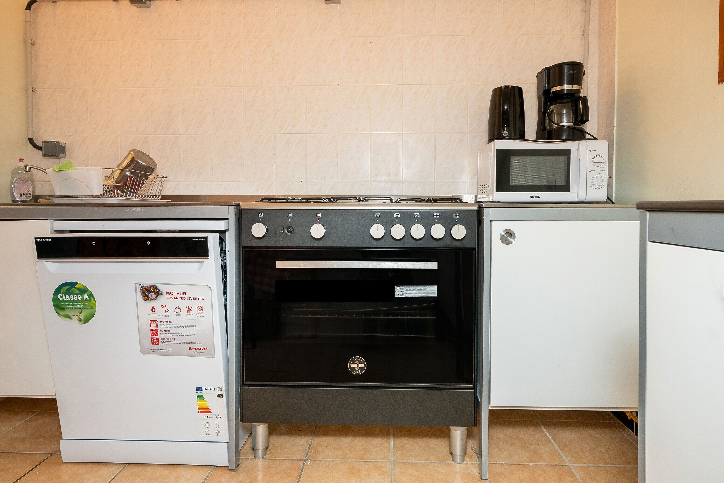 Réfrigérateur, four, plaque de cuisson, lave-vaisselle