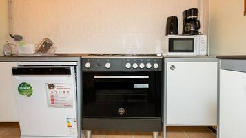 Réfrigérateur, four, plaque de cuisson, lave-vaisselle