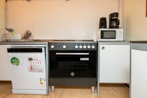 Køleskab, ovn, kogeplade, opvaskemaskine