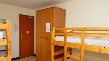 5 bedrooms, WiFi, bed sheets