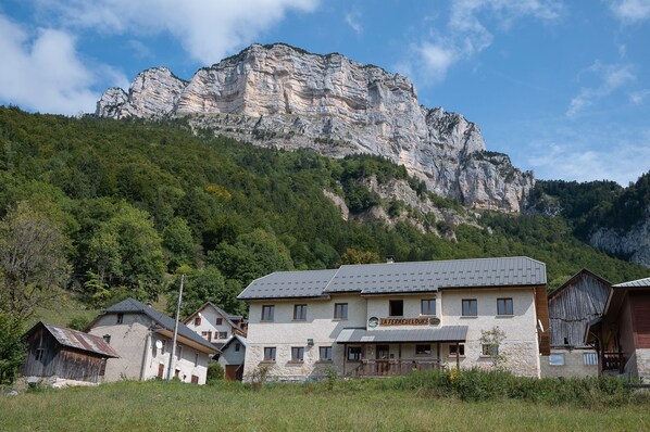 Exterior - Cottage "La Ferme de l’Ours" with Mountain View, Private Terrace and Wi-Fi (Entremont-le-Vieux)