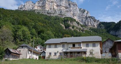 Cottage « La Ferme de lâOurs » avec vue sur la montagne, terrasse privĂ©e et Wi-Fi