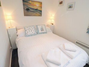 Cottage | 2 bedrooms, individually decorated, individually furnished, free WiFi - 51 Longstone Park (Chathill)