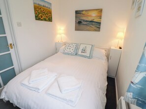 Cottage | 2 bedrooms, individually decorated, individually furnished, free WiFi - 51 Longstone Park (Chathill)