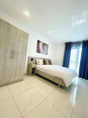 2 bedrooms, iron/ironing board, internet, bed sheets - Stylish & Cozy 2 Bedroom Apt @East Legon (Accra)