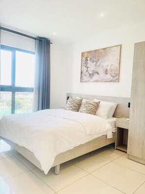 2 habitaciones, tabla de planchar con plancha, internet y ropa de cama
