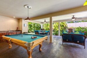 Outdoor dining - On the Beach! Spacious Private Home With Pool - Vrkcv (Kailua-Kona)
