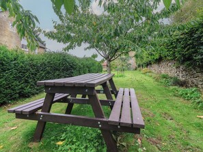 รับประทานอาหารกลางแจ้ง