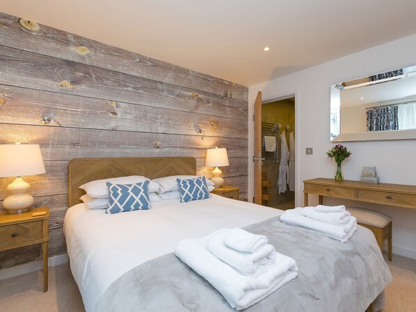 2 bedrooms, individually decorated, individually furnished, free WiFi