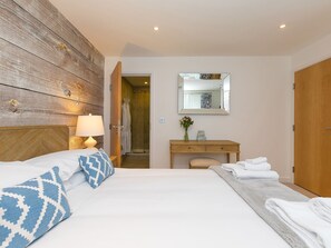 2 habitaciones, decoración personalizada y muebles diferentes