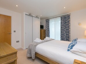 2 bedrooms, individually decorated, individually furnished, free WiFi