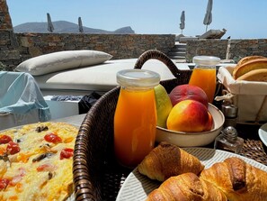 Free daily local cuisine breakfast  - Pentanemi Folegandros (Folegandros)
