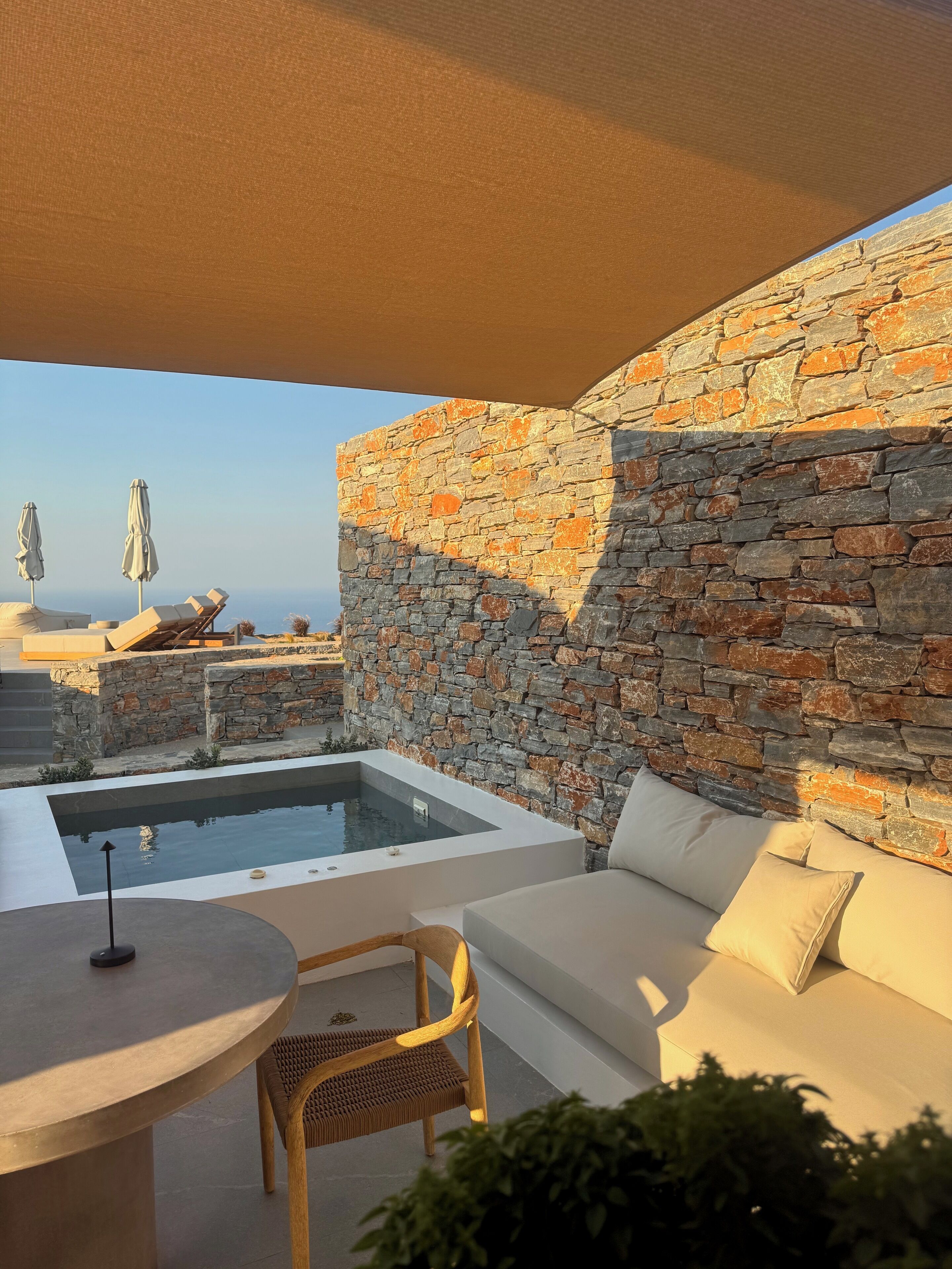 Suíte romântica, piscina particular, vista para o mar | Terraço/pátio